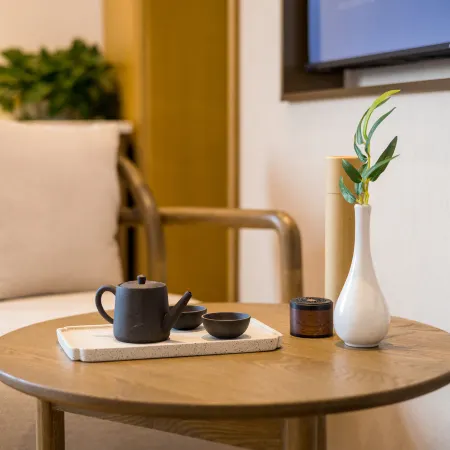 Floral Hotel·Zen Inn Yunben Courtyard (Weihai Huancuilou Park Branch)