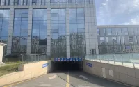 Vienna International Hotel (Songzi financial building store) - parking