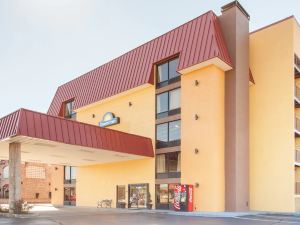 Days Inn & Suites by Wyndham Pigeon Forge