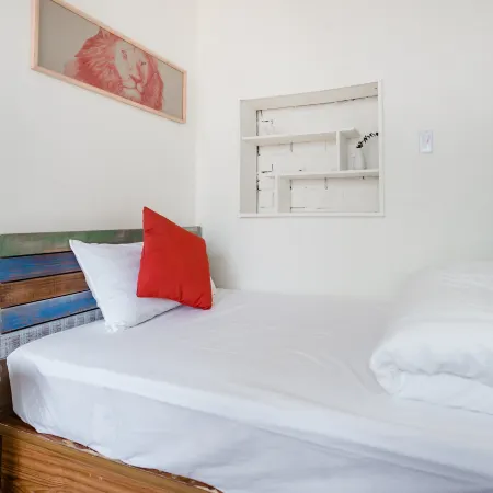 We Share Hostel Отели рядом с достопримечательностью «Храм Вуфэй»