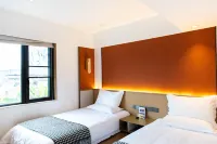 Hangzhou Jiande Yanzhou Ancient City. Looking at Shan Mei Yard. Hotels in Jiande