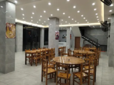 Yangshuojiangbian Inn