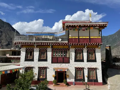 DanbanGaRao Bed and Breakfast Hotels near Zhonglu Tibetan Village No. 2 Viewing Point