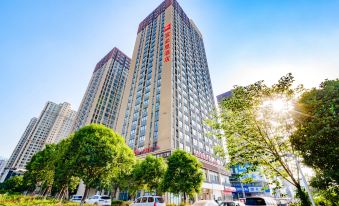 Ibis Hotel (Luoyang Baolong Square)