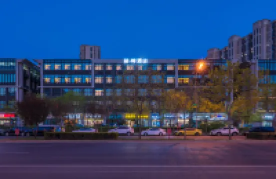 Zhefei Hotel (Beijing Daxing Longhu Tianjie Shengwu Yiyao Jidi Subway Station) Hotels near Biomedical Base Station