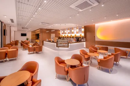 Xinzou Century Hotel (Fenghuang Plaza)