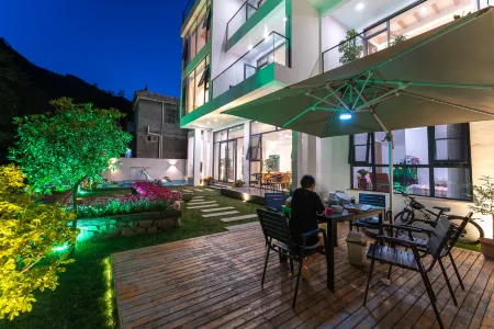 Chongdugou Shiye Yuanshe Homestay Отели рядом с достопримечательностью «Bamboo Sea Wild Animal Park»