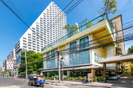 로열 아이보리 수쿰윗 나나 바이 컴퍼스 호스피탈리티