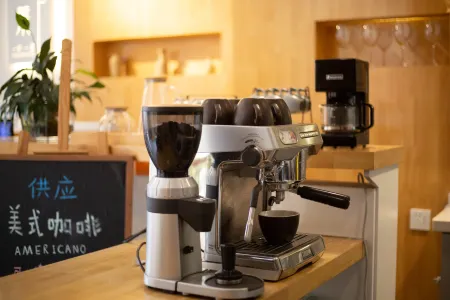 Yiye Yisu Shangpin Hostel