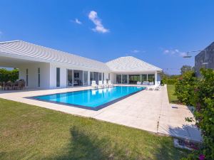 Luxury Modern 4 Br Pool Villa - PH111