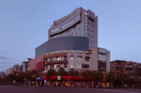 Homeinn Selected Hotel (Chaozhou Ancient City Paifang Street) Hotels near Jiadi Lane