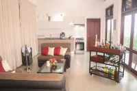 Holistic Villas Hills Hotels in Канді