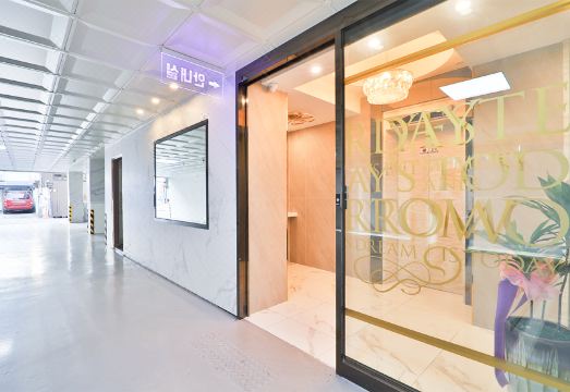 와이티티 호텔 욕조 시설