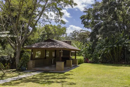 Hermosa Garden Hotel Отели рядом с достопримечательностью «Джирафф Сентр»