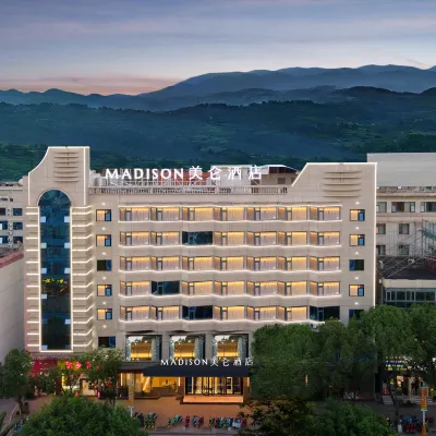 Madison Hotel (Erhai Lake Park Dali) Hotels near Dali Railway Station