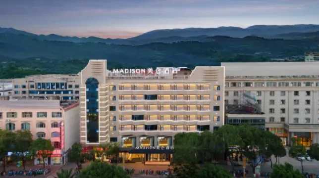 Madison Hotel (Erhai Lake Park Dali) Hotels near Dali Railway Station