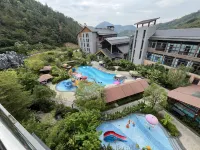山嶼泉・温泉付きプライベートバス｜デザイナーズ民宿（姑婆山リゾートエリア集散センター） - 水遊び場