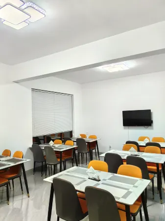 Mount Emei Yasong Holiday Hotel Отели рядом с достопримечательностью «Jiulao Cave»