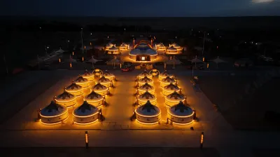 金旅星河接待中心（天鵝湖店） 大漠鏢局旅遊沙漠營地附近的飯店