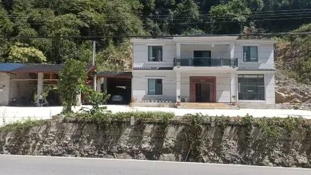 Badong Fengju Homestay Отели рядом с достопримечательностью «Yesanguan Forest Flower Sea»