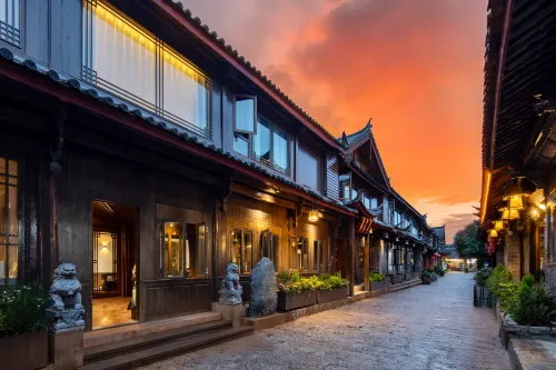 Jinghe·Spring Mountain in View Coffee Resort Homestay (Lijiang Ancient Town Mu Mansion Branch)