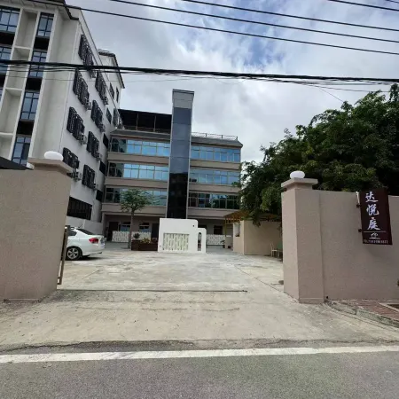 Dayueting Homestay (Dongfang Wanda Plaza Railway Station)