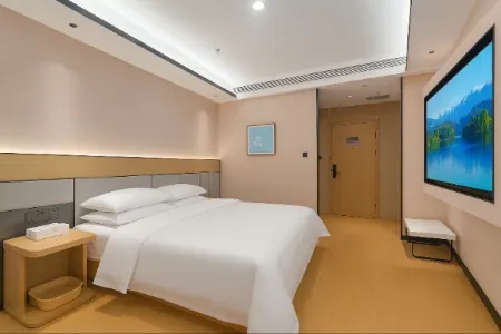 Luntai Hanyueting Hotel (Keyunzhan Xinxin Road Pedestrian Street)