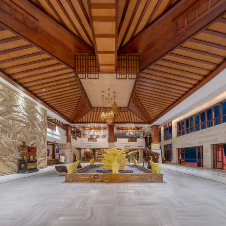 GEM Hotel (Dongfang Haitang Park)
