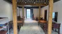 Jijian Qingshan Homestay (Yangshuo Shili Gallery Yulong River Scenic Area)