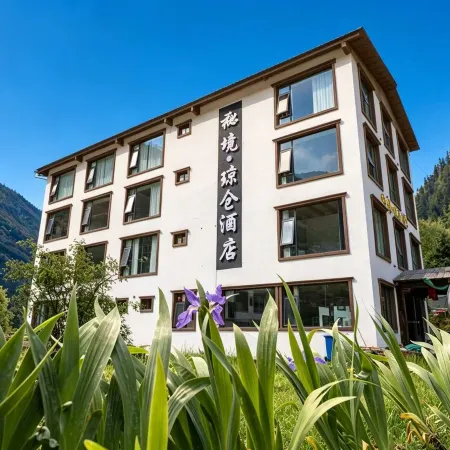 Mystic Realm · Qiongcang Homestay