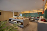 ELONG L.RAY (Guangzhou Huadu Sunac Resort Baiyun International Airport) - Frühstück