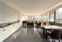 Huanman Qiancheng Elite · Aesthetic Luxury Hotel (Huaguoyuan White‑House Art Center, Guiyang) - Airport Shuttle