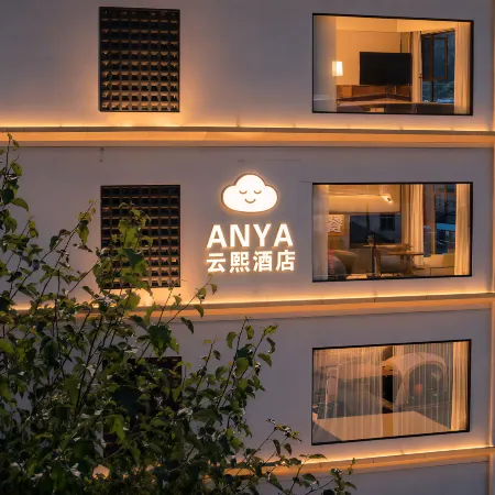 ANYA  CLOUD