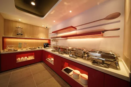 Ibis Hotel (Changchun Saide Plaza Pudong Road) Отели рядом с достопримечательностью «Branch of Changchun Institute of Technology»