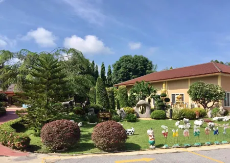 Tokyo Hotel Отели рядом с достопримечательностью «Phra Prang Sam Yot»