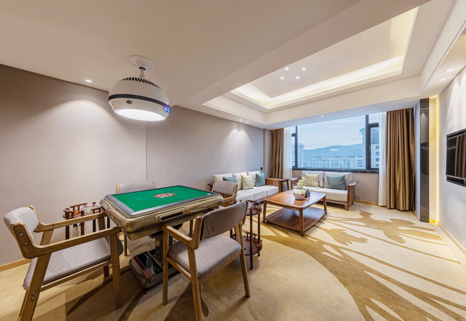 셀러브리티 시티 호텔의 로비 모습