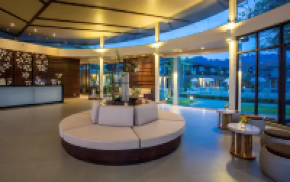 The Leaf on the Sands by Katathani