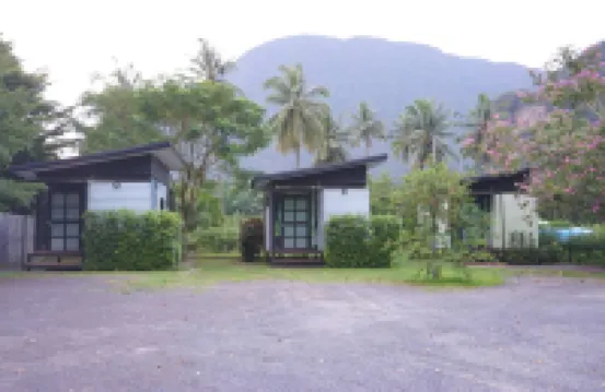 โรงแรมบ้านริมน้ำรีสอร์ท โรงแรมในอำเภอ ทับปุด