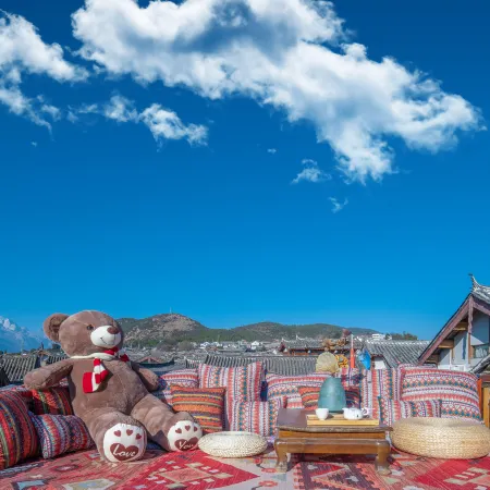 Lijiang pure sunshine · panoramic view of the ancient city and snow mountain