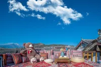 Lijiang pure sunshine · panoramic view of the ancient city and snow mountain