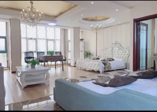 Honghu Xintiandi Business Hotel