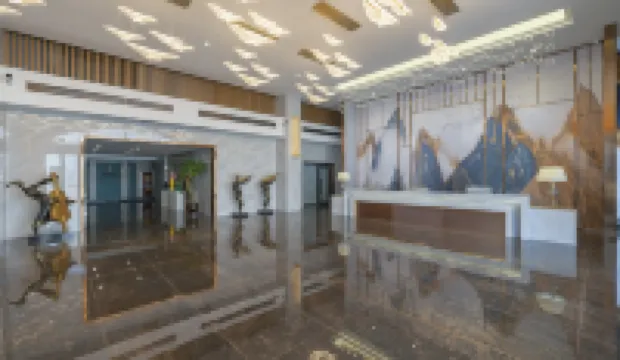 布爾津県河畔藝墅ホリデイホテル ブルチンのホテル