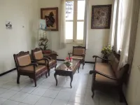 Wisma Tamu Uksw Hotels in Sidomukti