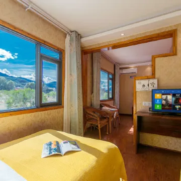 Lakeside Courtyard Hotel