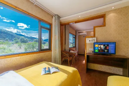 Lakeside Courtyard Hotel Отели рядом с достопримечательностью «Lover Tree»