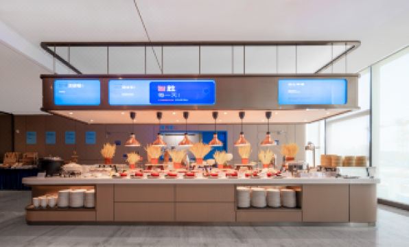 2. 선전 룽화 홀리..