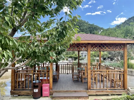 Floral Lux Hotel·Lanting Hot Spring Resort(Mutianyu Great Wall shops)