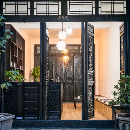 Shenjun Chinese Inn (Weishan Ancient City Xinggong Tower)