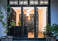 Shenjun Chinese Inn (Weishan Ancient City Xinggong Tower)