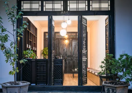 Shenjun Inn (Weishan Ancient City Branch) Отели рядом с достопримечательностью «Weishan Ancient City»